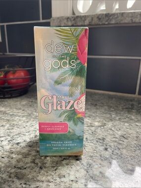 Dew of the Gods Maui Glaze Dragon Fruit Facial Cleanser - Pink